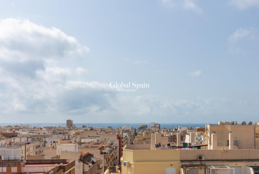 Odsprzedaż - Parter -
TORREVIEJA - Centro