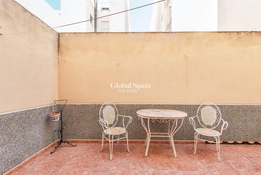 Odsprzedaż - Parter -
TORREVIEJA - Estacion de autobuses