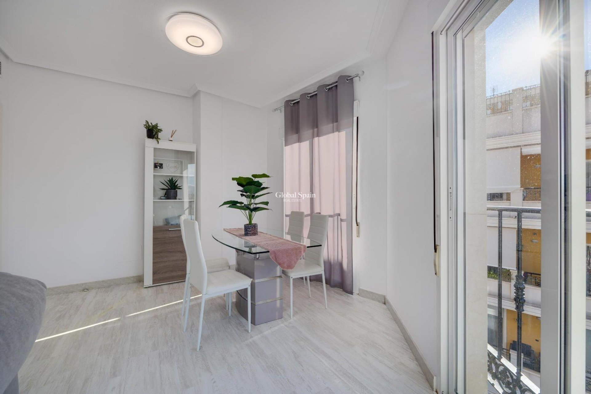 Odsprzedaż - PENTHOUSE -
ALMORADÍ - Parque De La U