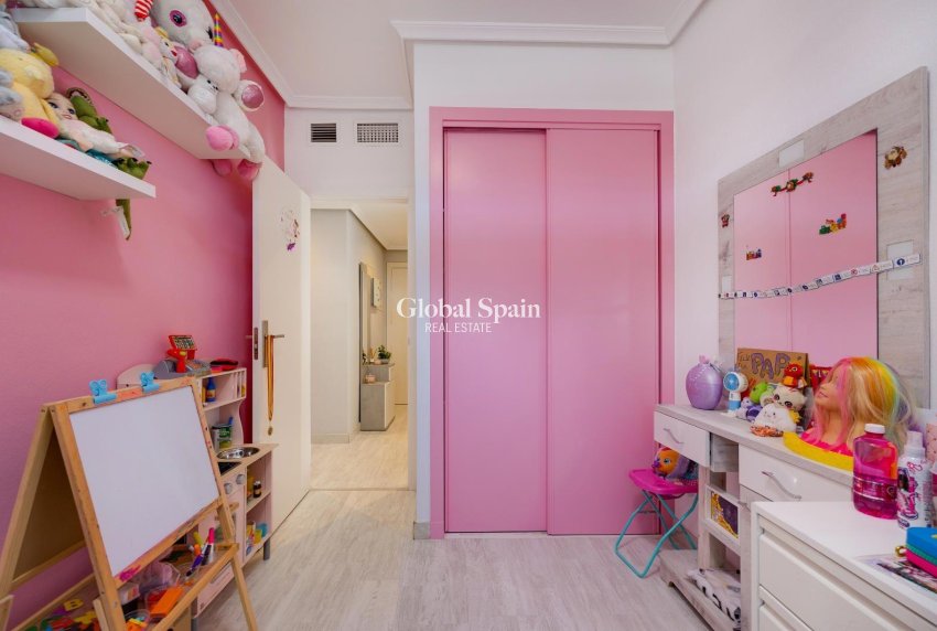 Odsprzedaż - PENTHOUSE -
ALMORADÍ - Parque De La U