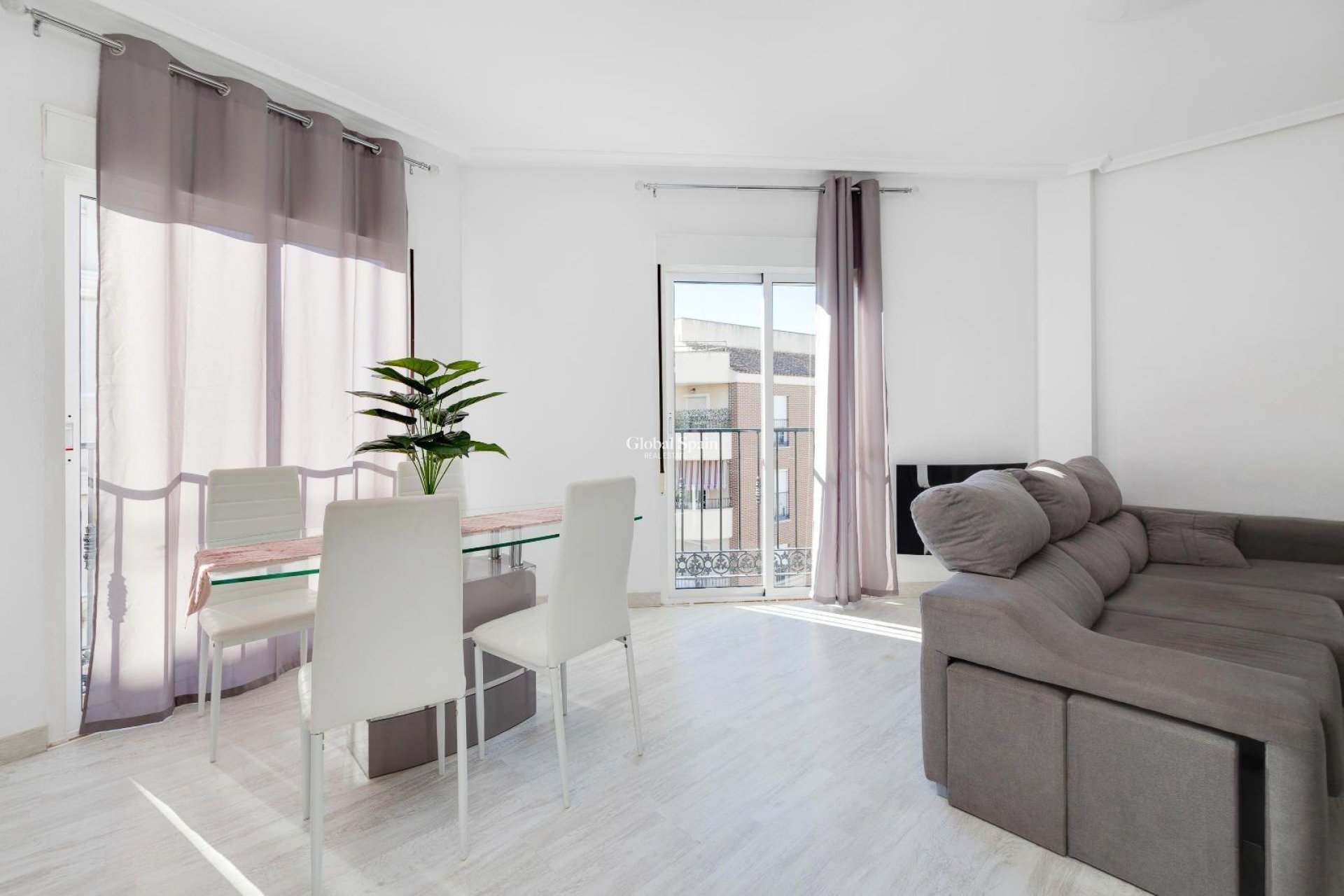 Odsprzedaż - PENTHOUSE -
ALMORADÍ - Parque De La U