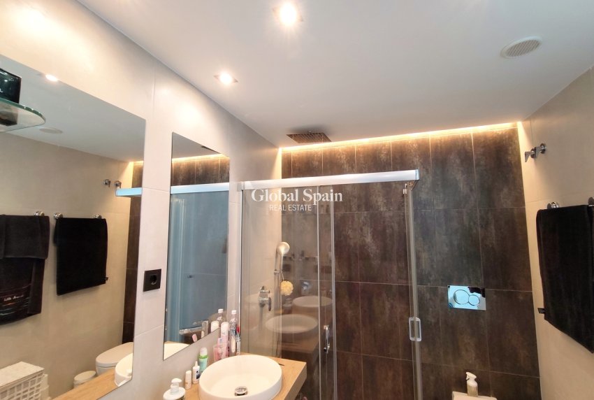 Odsprzedaż - PENTHOUSE -
GUARDAMAR DEL SEGURA - Costa Blanca