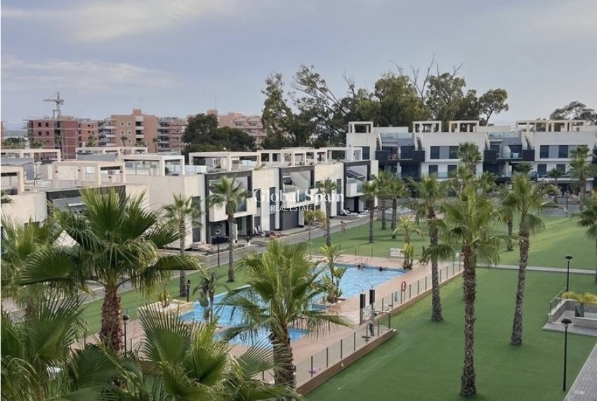 Odsprzedaż - PENTHOUSE -
GUARDAMAR DEL SEGURA - EL RASO