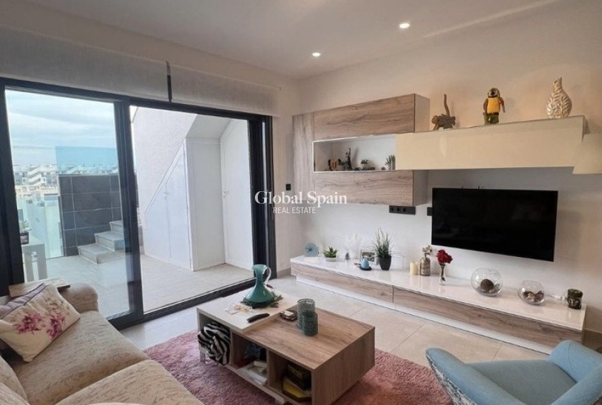 Odsprzedaż - PENTHOUSE -
GUARDAMAR DEL SEGURA - EL RASO