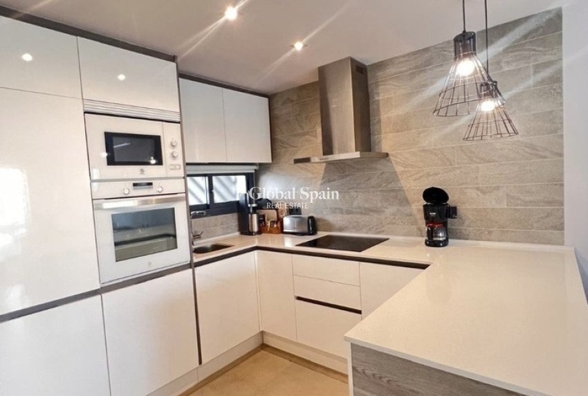 Odsprzedaż - PENTHOUSE -
GUARDAMAR DEL SEGURA - EL RASO