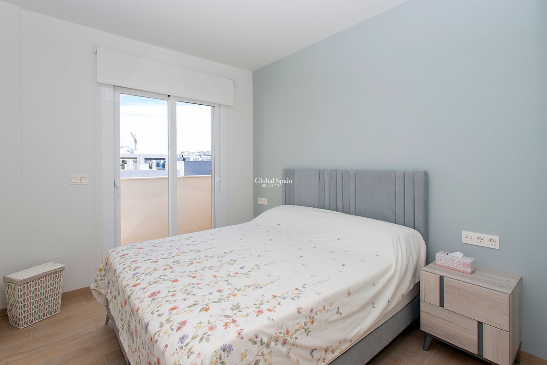 Odsprzedaż - PENTHOUSE -
GUARDAMAR DEL SEGURA - EL RASO