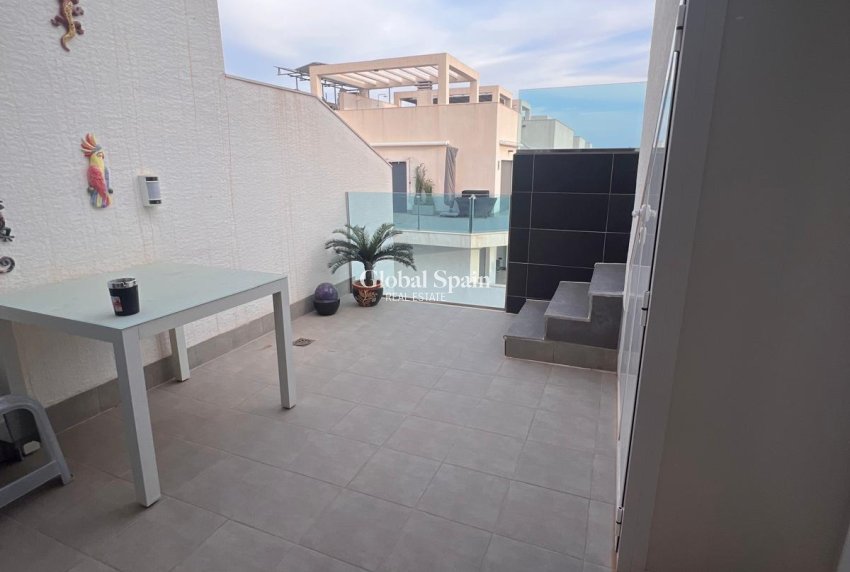 Odsprzedaż - PENTHOUSE -
GUARDAMAR DEL SEGURA - EL RASO