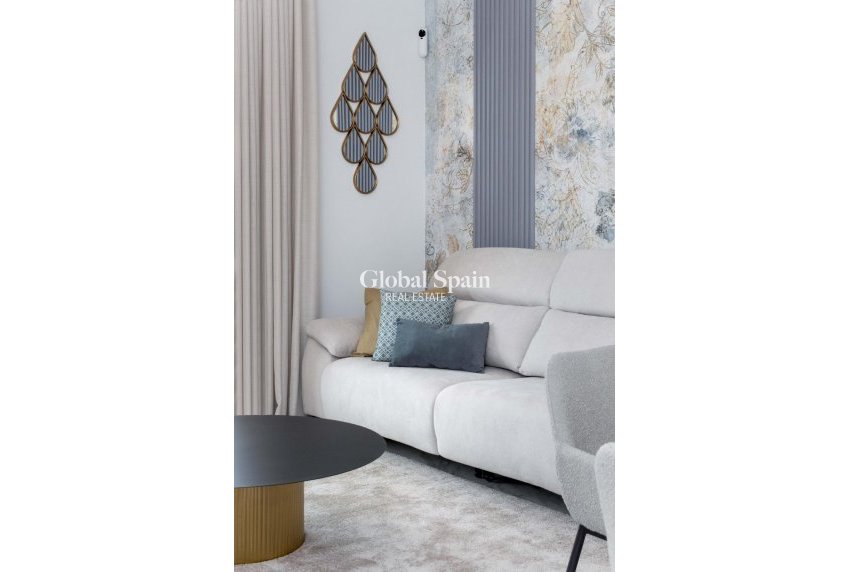 Odsprzedaż - PENTHOUSE -
GUARDAMAR DEL SEGURA