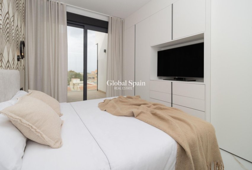 Odsprzedaż - PENTHOUSE -
GUARDAMAR DEL SEGURA