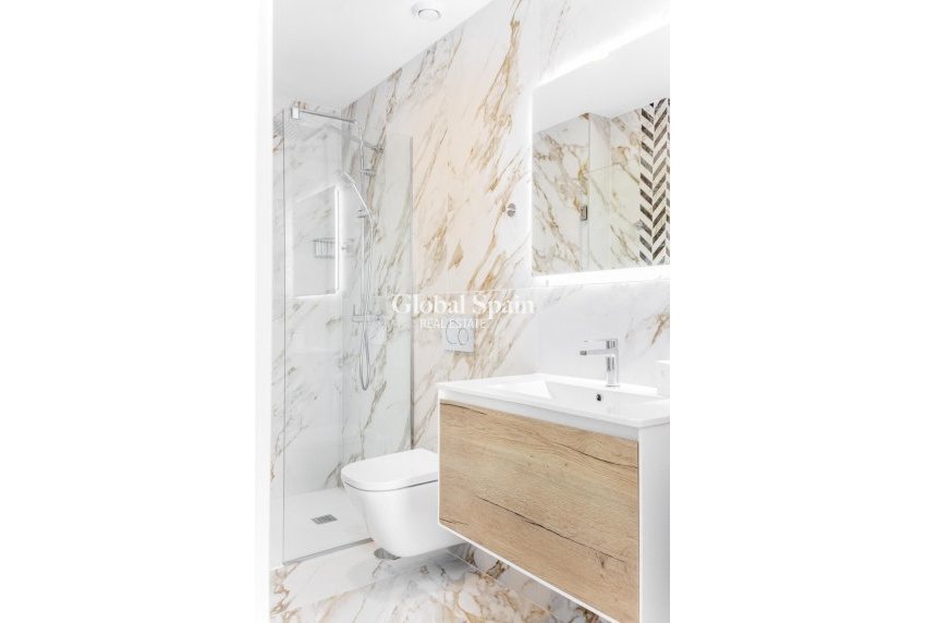 Odsprzedaż - PENTHOUSE -
GUARDAMAR DEL SEGURA