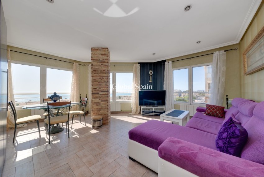 Odsprzedaż - PENTHOUSE -
GUARDAMAR DEL SEGURA