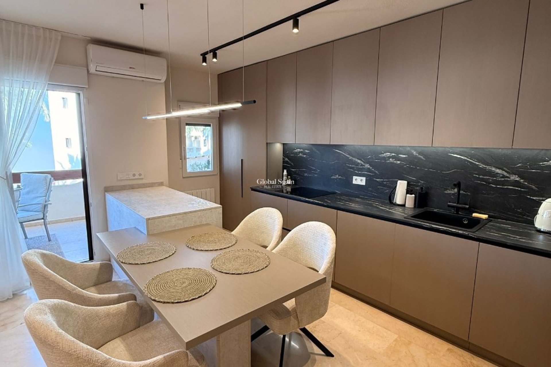 Odsprzedaż - PENTHOUSE -
LAS RAMBLAS GOLF - Inland