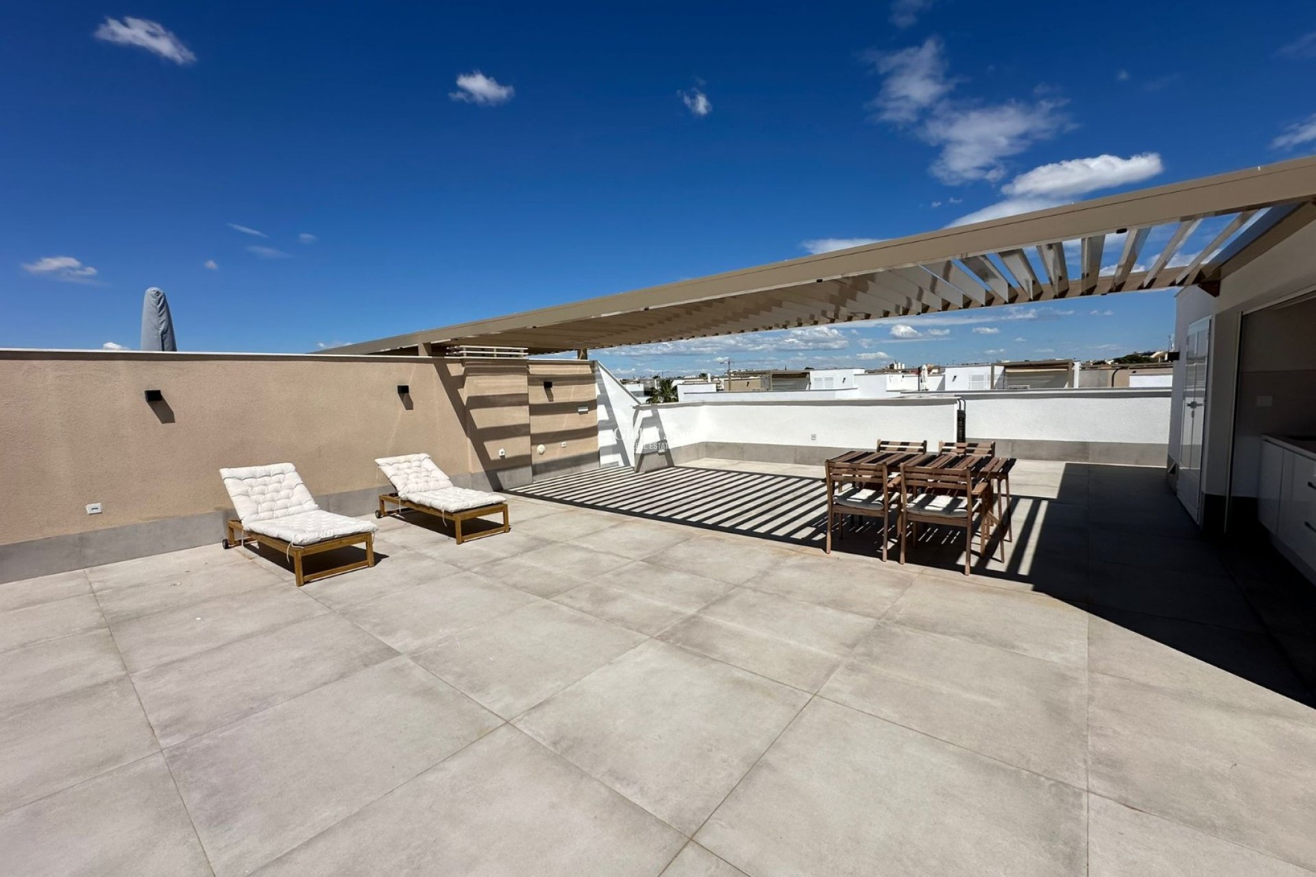 Odsprzedaż - PENTHOUSE -
LO PAGÁN