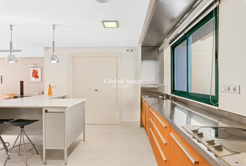 Odsprzedaż - PENTHOUSE -
ORIHUELA COSTA - CAMPOAMOR