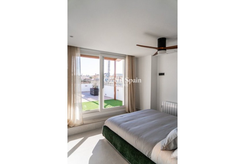 Odsprzedaż - PENTHOUSE -
ORIHUELA COSTA - La Zenia