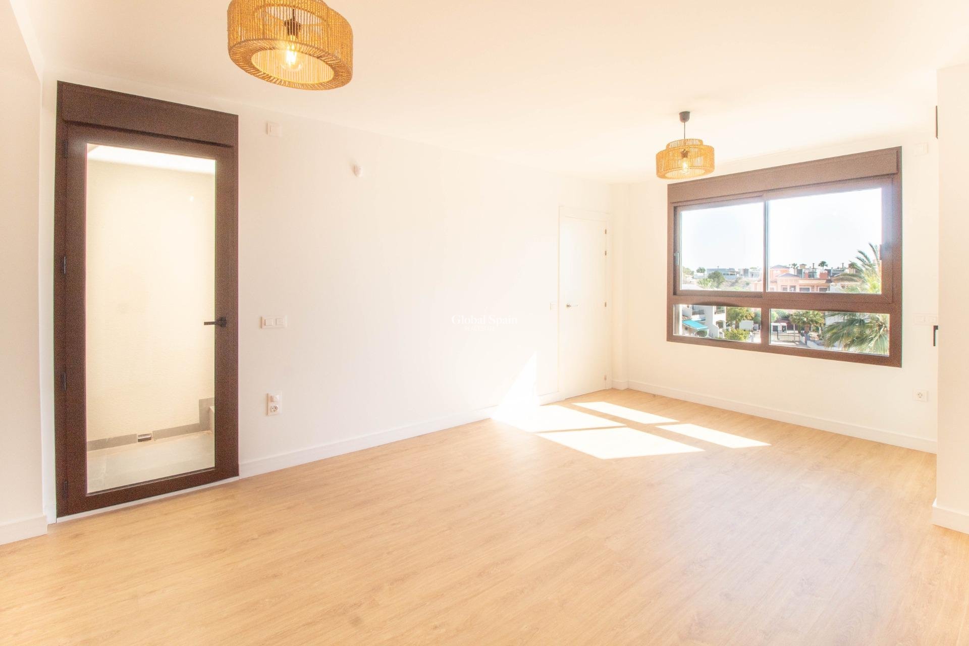 Odsprzedaż - PENTHOUSE -
ORIHUELA COSTA - VILLAMARTÍN