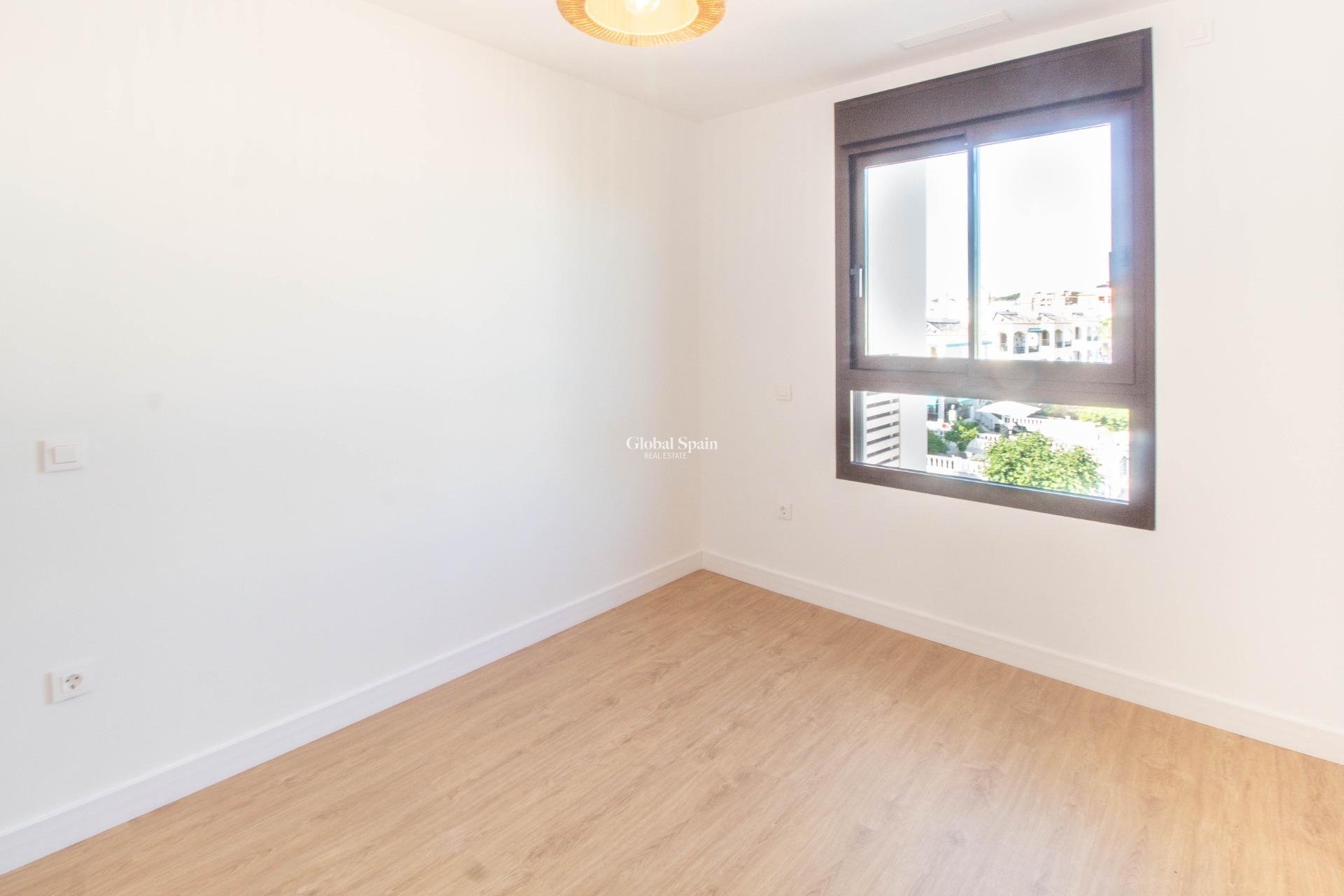 Odsprzedaż - PENTHOUSE -
ORIHUELA COSTA - VILLAMARTÍN