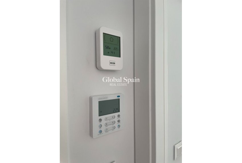 Odsprzedaż - PENTHOUSE -
ORIHUELA COSTA - VILLAMARTÍN