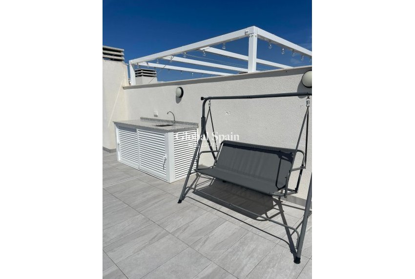 Odsprzedaż - PENTHOUSE -
ORIHUELA COSTA - VILLAMARTÍN