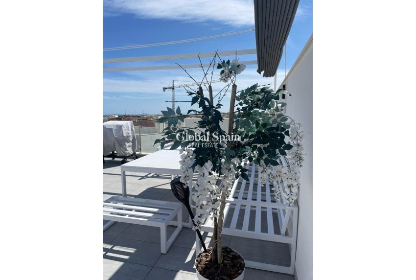 Odsprzedaż - PENTHOUSE -
ORIHUELA COSTA - VILLAMARTÍN