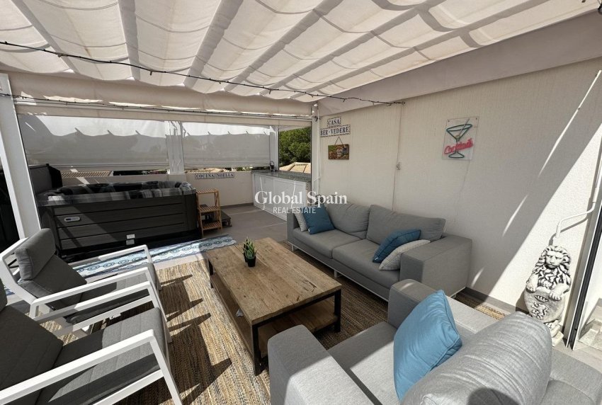 Odsprzedaż - PENTHOUSE -
ORIHUELA COSTA - VILLAMARTÍN