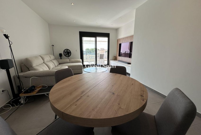 Odsprzedaż - PENTHOUSE -
ORIHUELA COSTA - VILLAMARTÍN