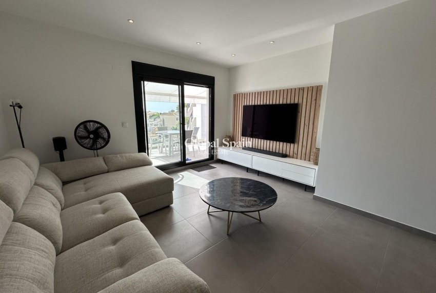 Odsprzedaż - PENTHOUSE -
ORIHUELA COSTA - VILLAMARTÍN