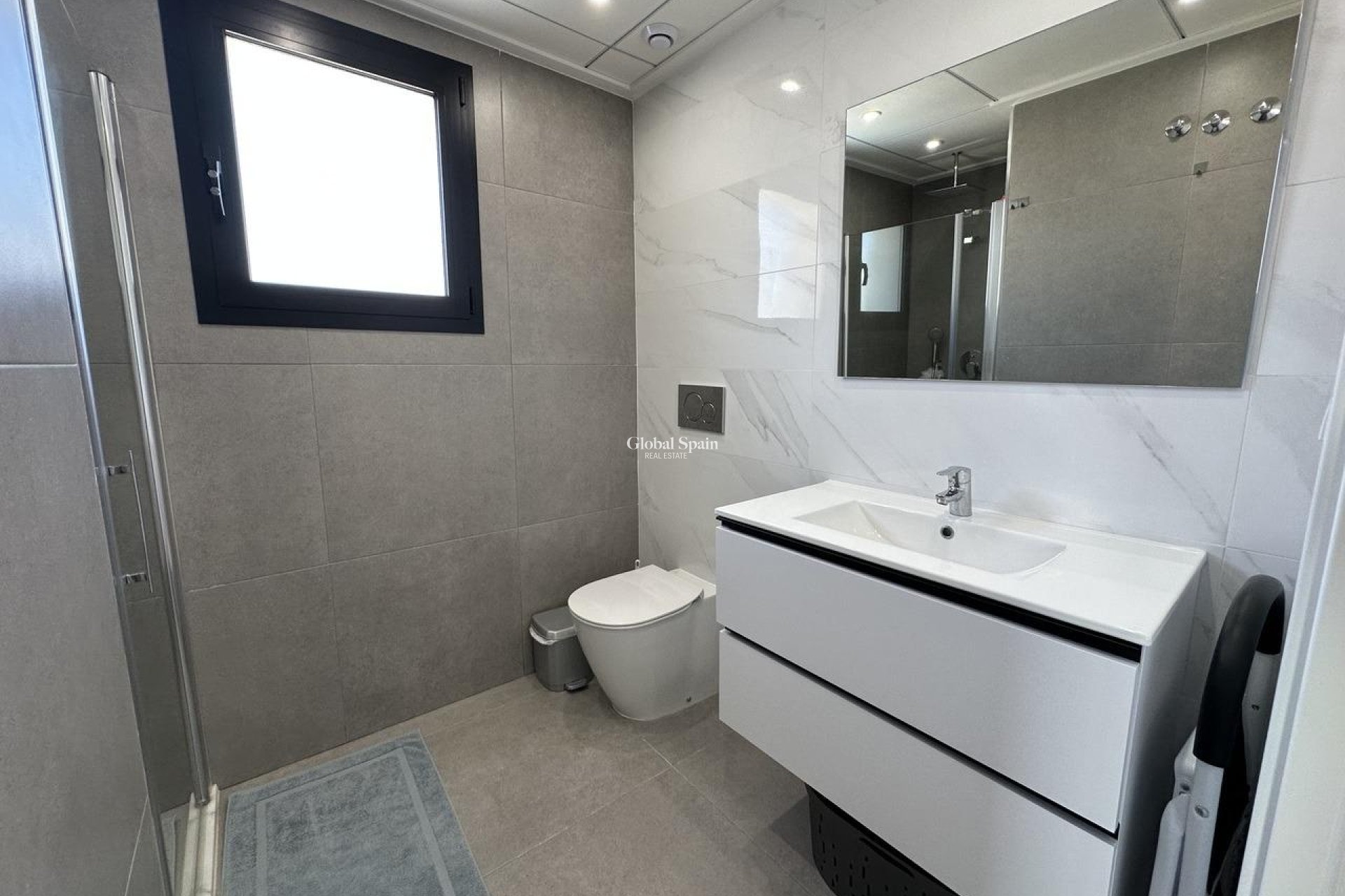Odsprzedaż - PENTHOUSE -
ORIHUELA COSTA - VILLAMARTÍN