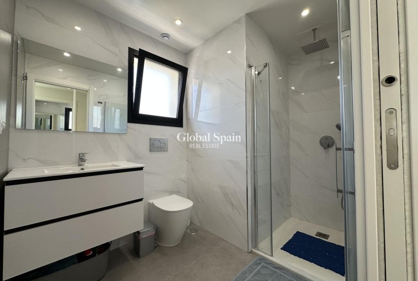 Odsprzedaż - PENTHOUSE -
ORIHUELA COSTA - VILLAMARTÍN