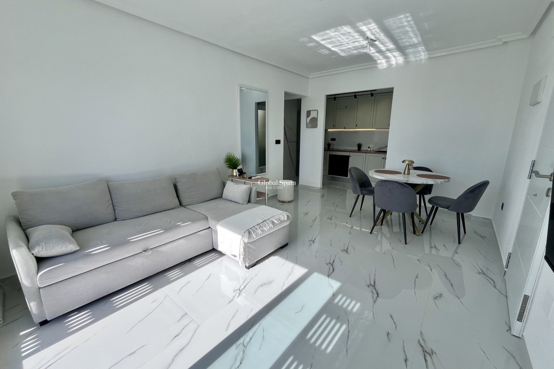 Odsprzedaż - PENTHOUSE -
PLAYA FLAMENCA - Costa Blanca