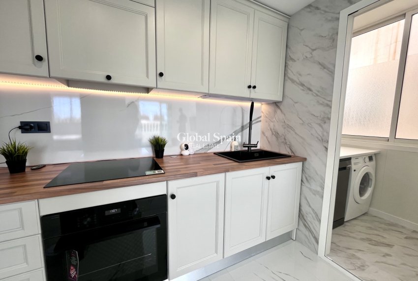 Odsprzedaż - PENTHOUSE -
PLAYA FLAMENCA - Costa Blanca