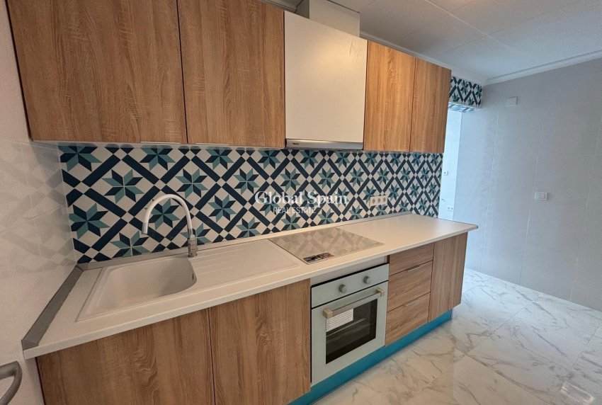 Odsprzedaż - PENTHOUSE -
TORREVIEJA - Acequion