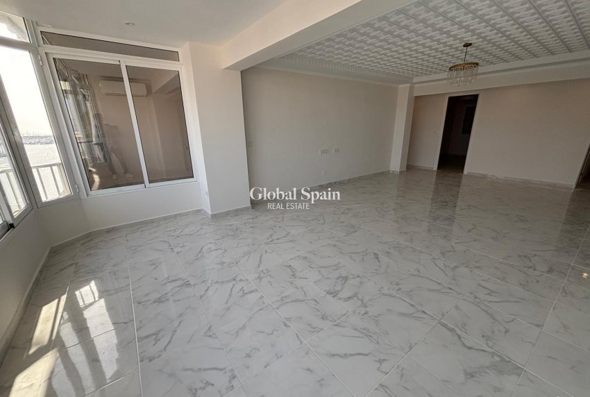 Odsprzedaż - PENTHOUSE -
TORREVIEJA - Acequion
