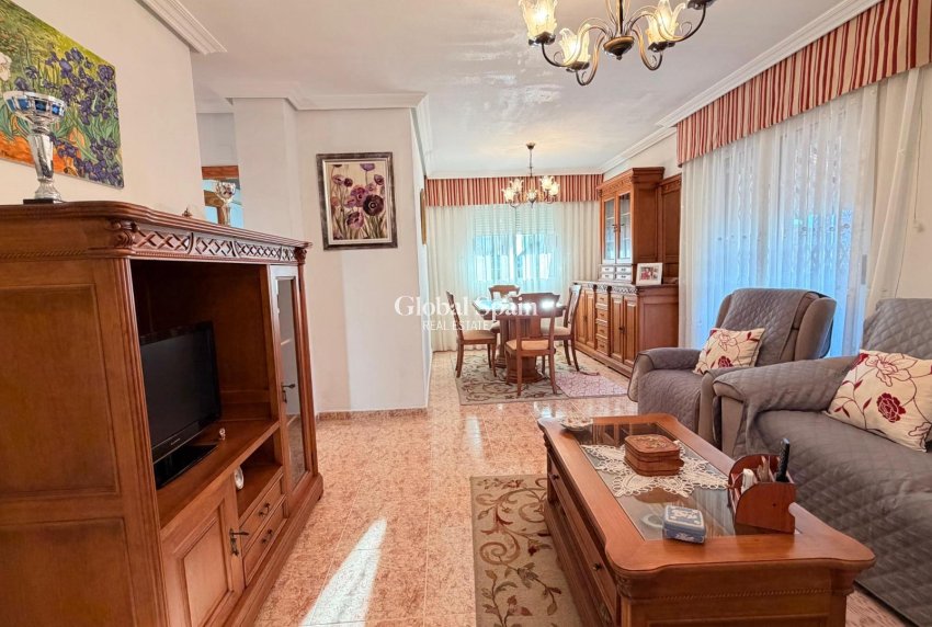 Odsprzedaż - PENTHOUSE -
TORREVIEJA - Acequion