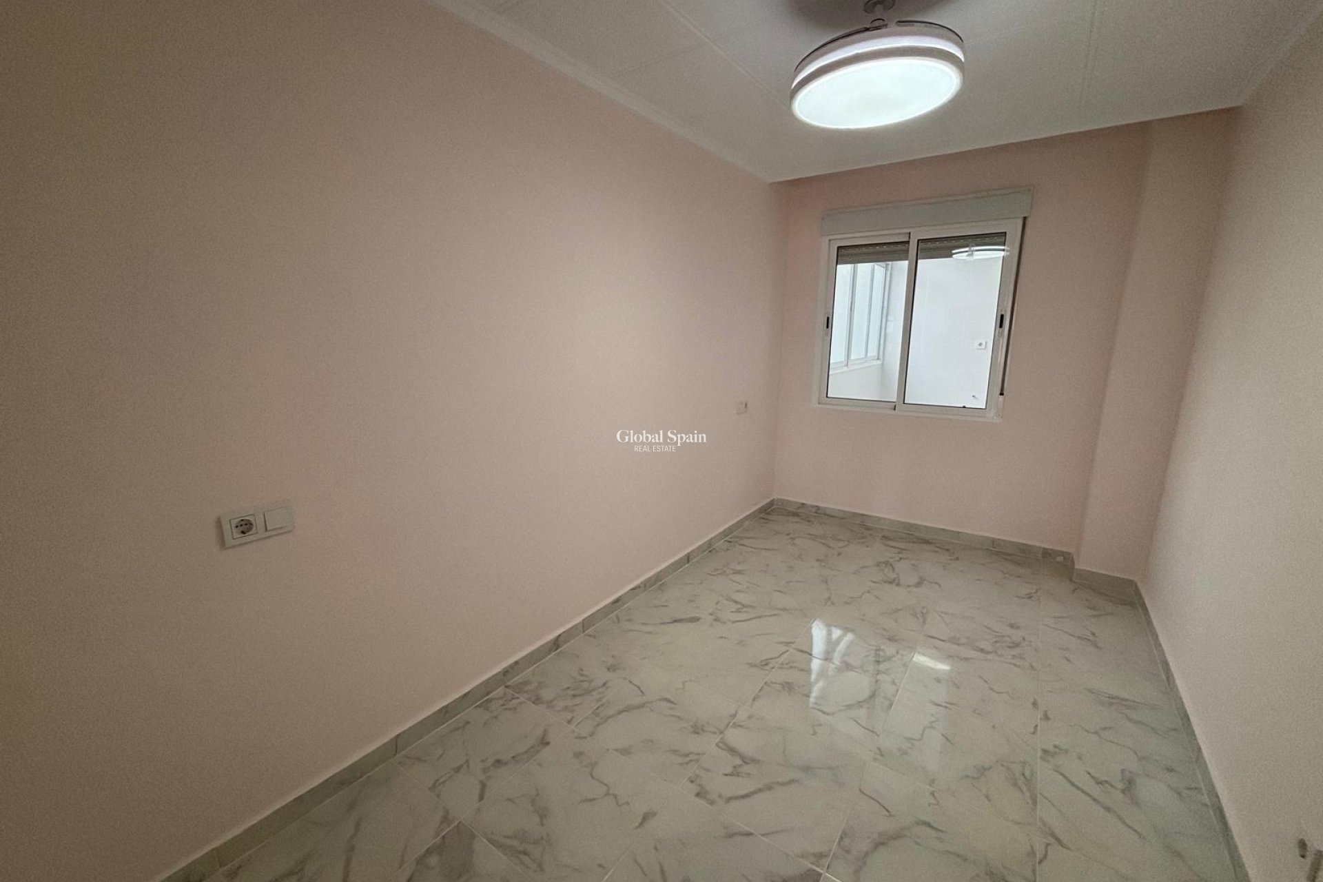 Odsprzedaż - PENTHOUSE -
TORREVIEJA - Acequion