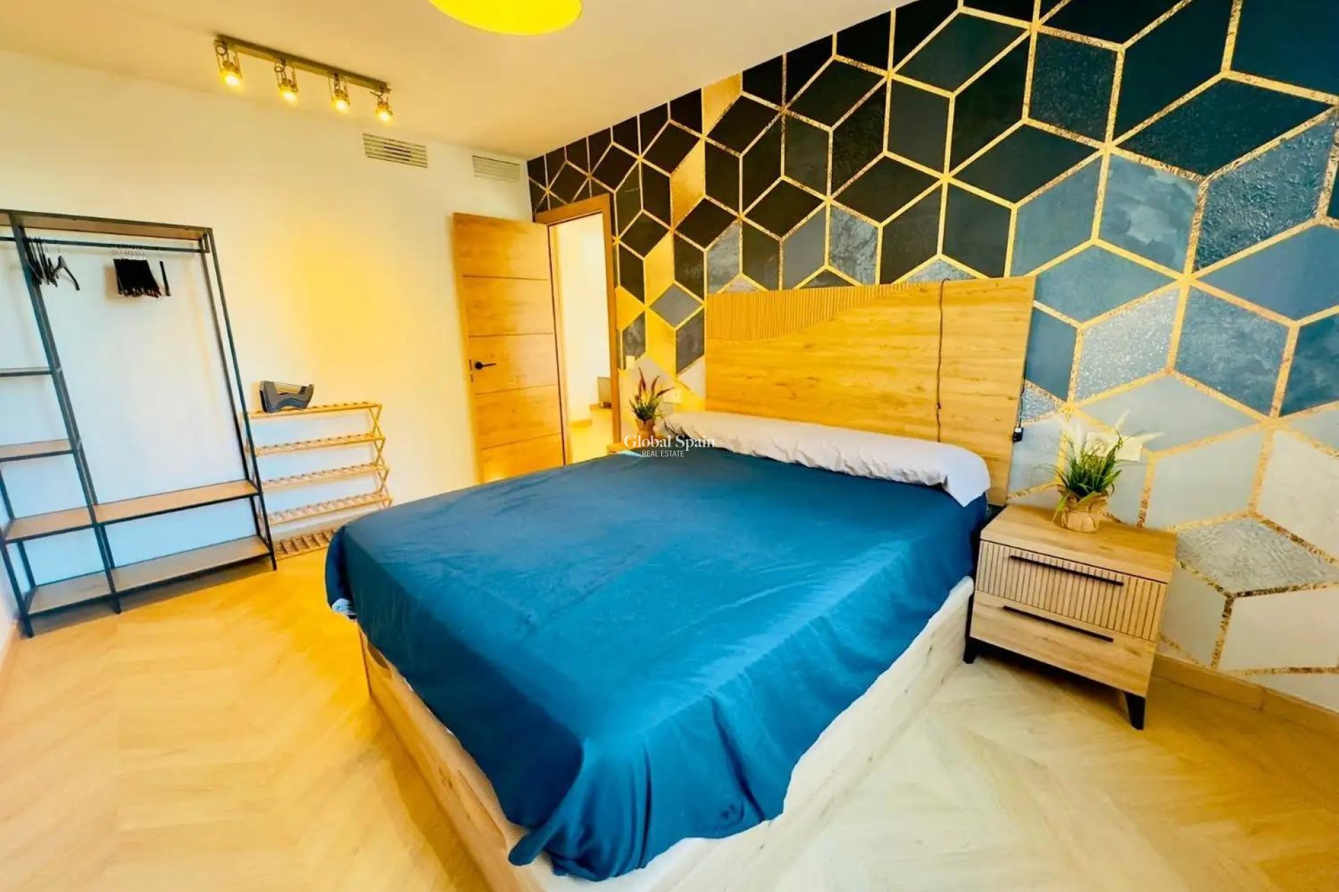 Odsprzedaż - PENTHOUSE -
TORREVIEJA - Acequion