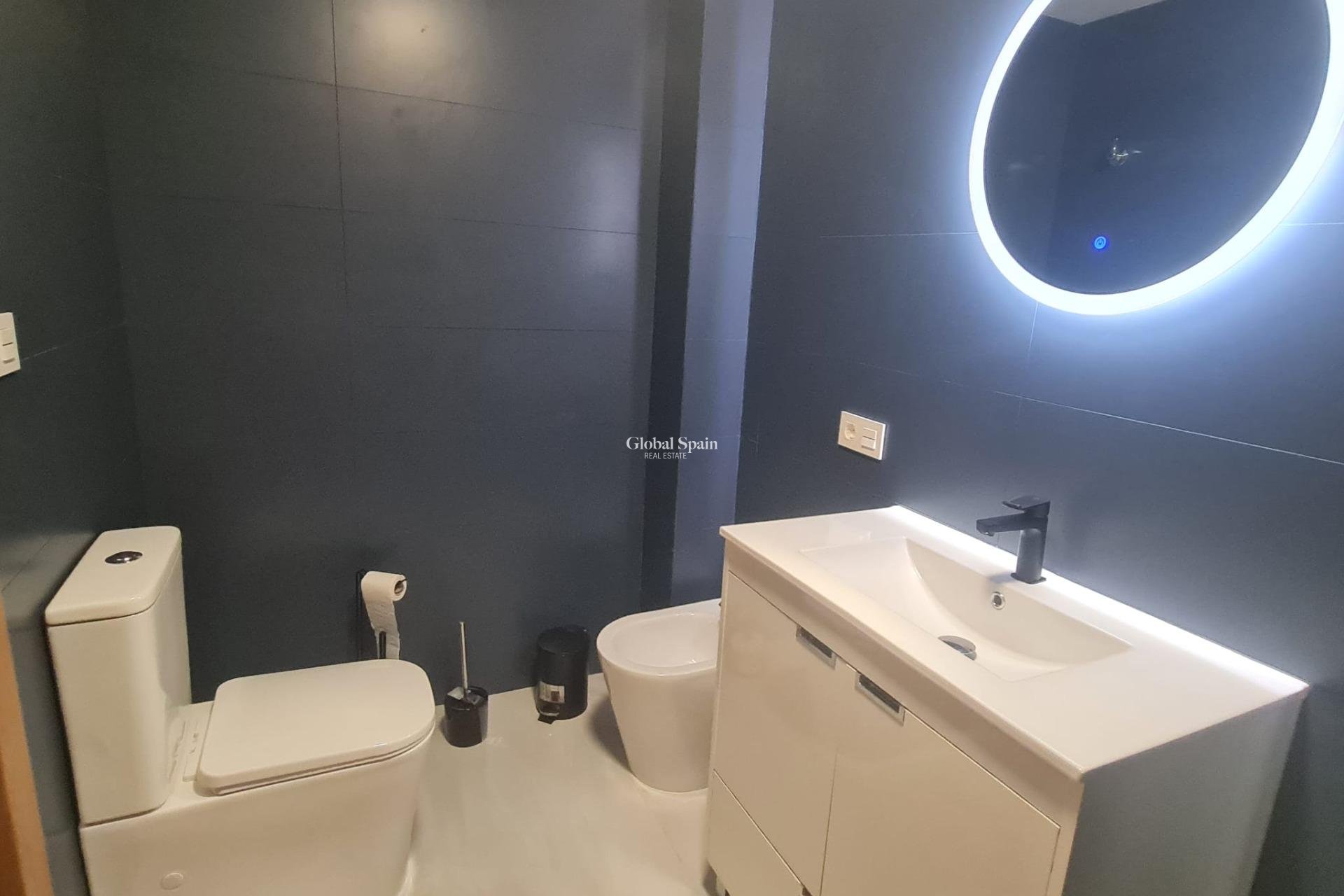 Odsprzedaż - PENTHOUSE -
TORREVIEJA - Acequion