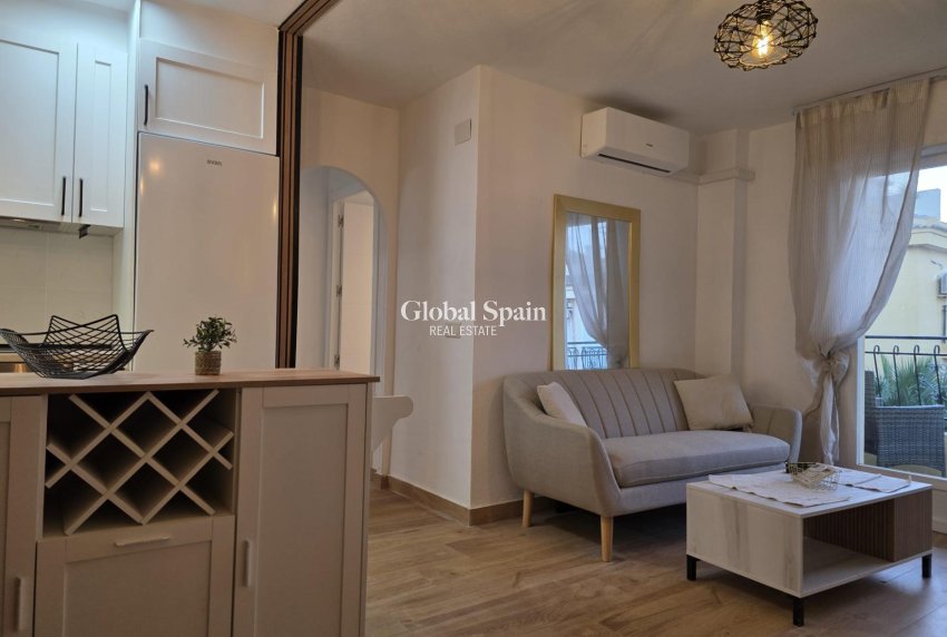 Odsprzedaż - PENTHOUSE -
TORREVIEJA - Cala Ferris