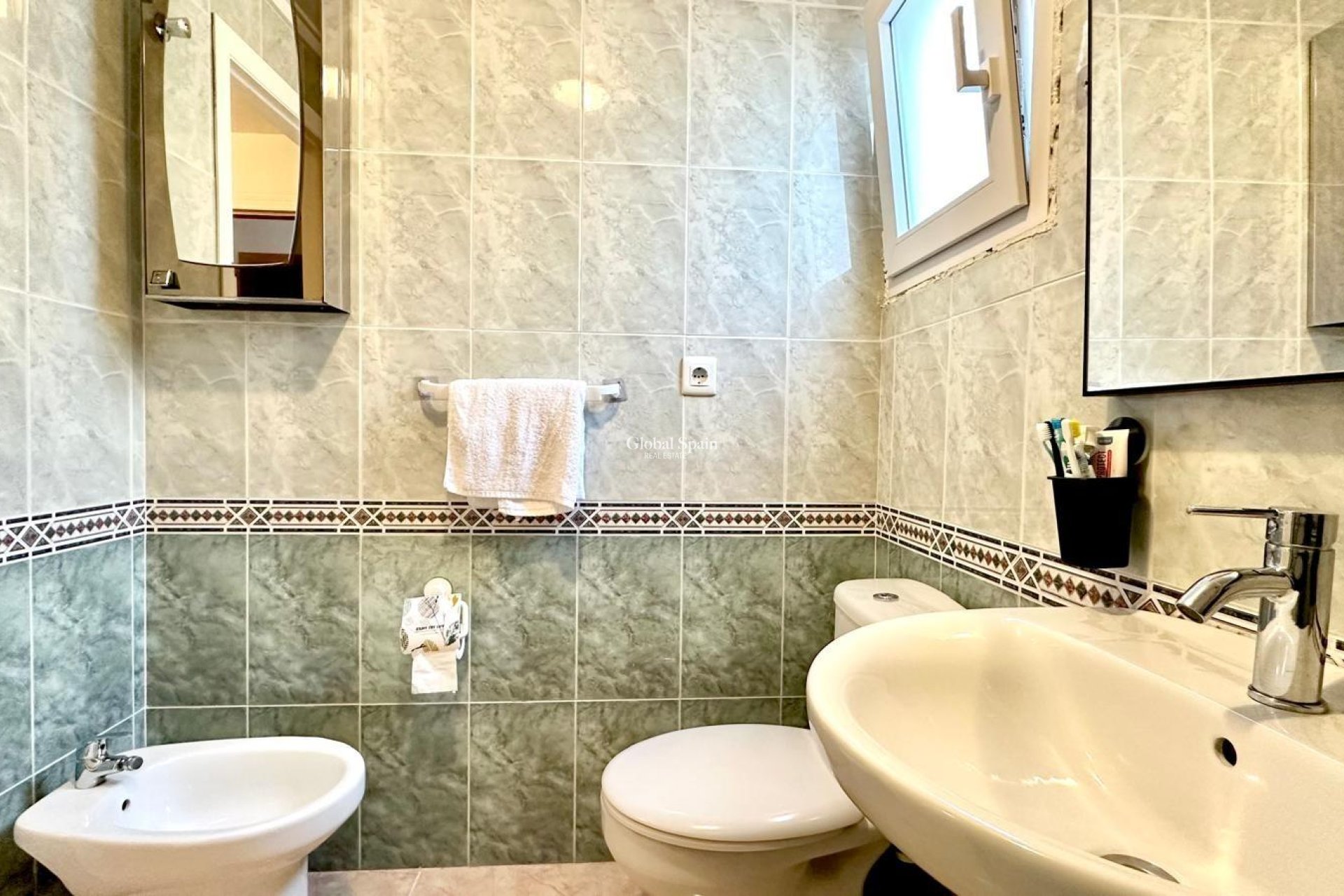 Odsprzedaż - PENTHOUSE -
TORREVIEJA - Center