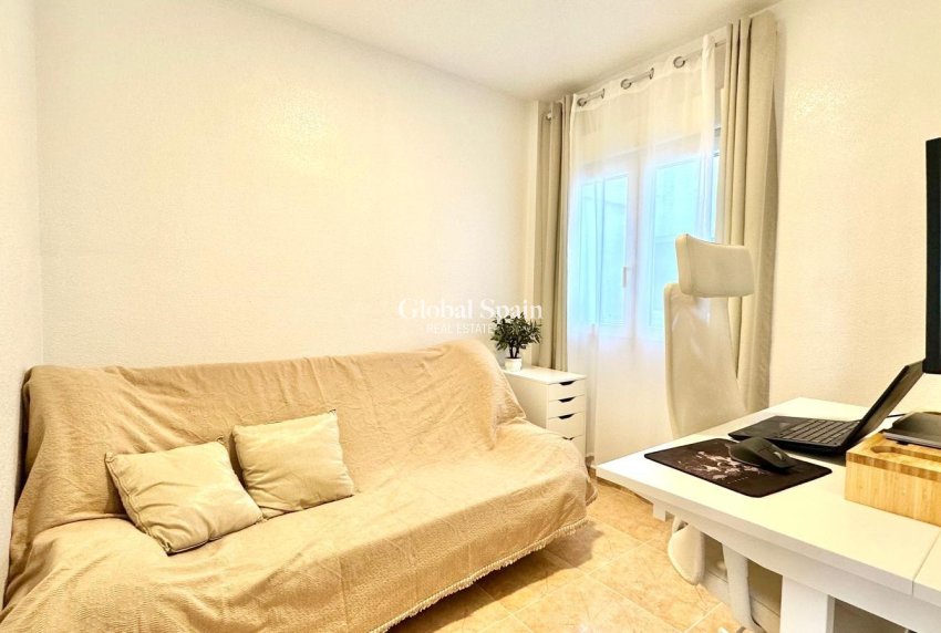 Odsprzedaż - PENTHOUSE -
TORREVIEJA - Center