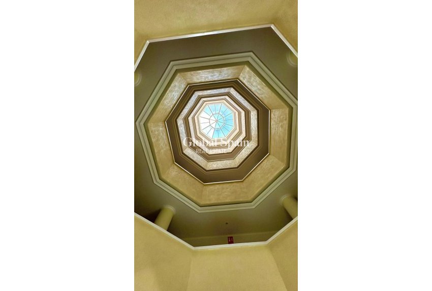 Odsprzedaż - PENTHOUSE -
TORREVIEJA - Center