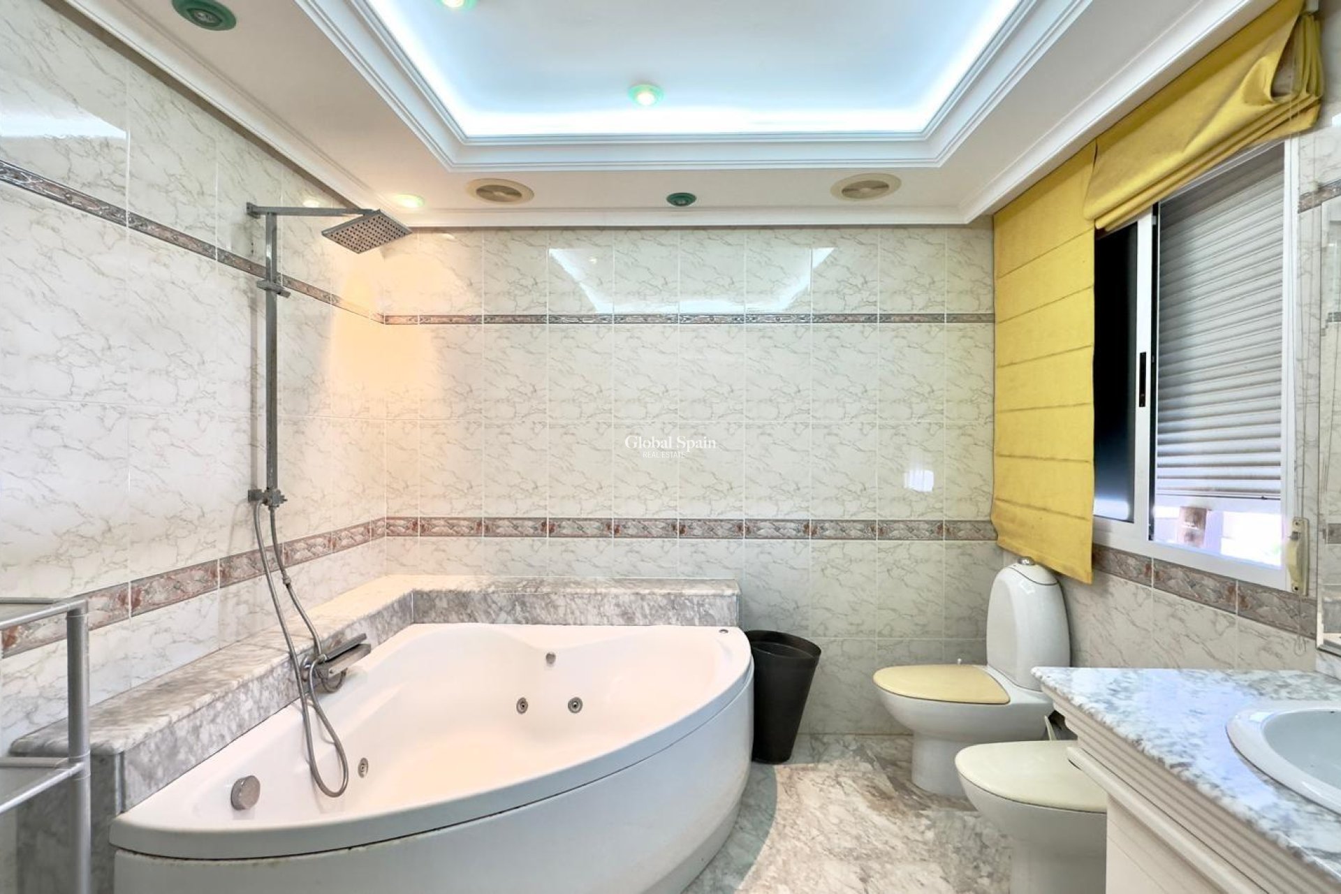 Odsprzedaż - PENTHOUSE -
TORREVIEJA - Center