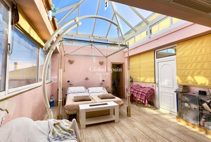 Odsprzedaż - PENTHOUSE -
TORREVIEJA - Center