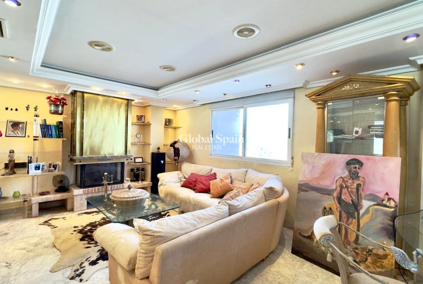 Odsprzedaż - PENTHOUSE -
TORREVIEJA - Center