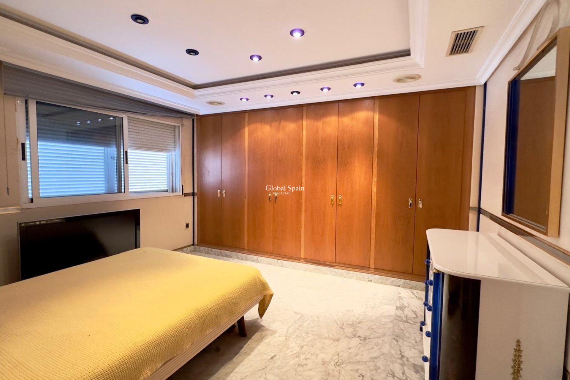 Odsprzedaż - PENTHOUSE -
TORREVIEJA - Center