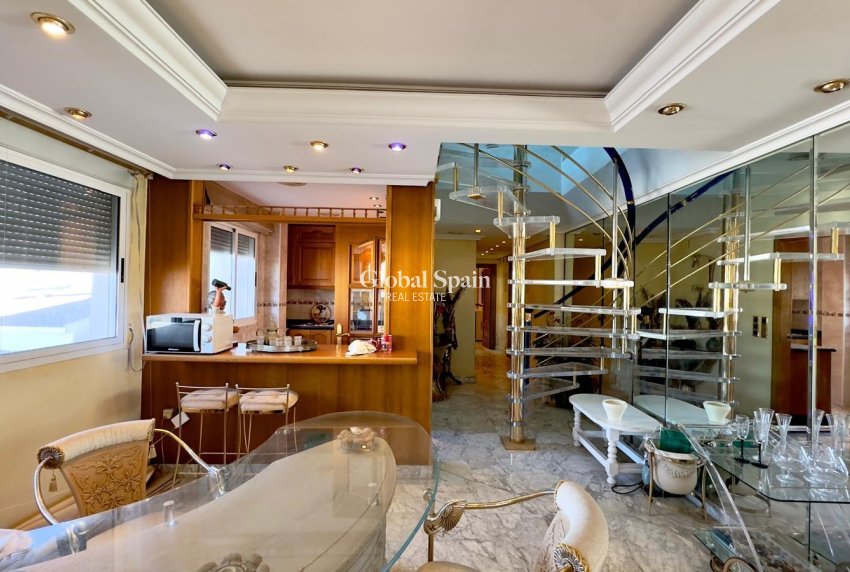 Odsprzedaż - PENTHOUSE -
TORREVIEJA - Center