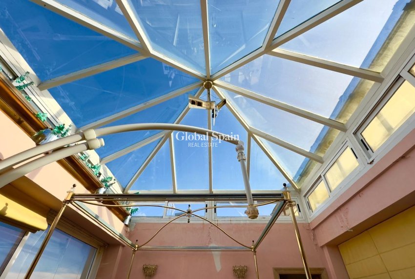 Odsprzedaż - PENTHOUSE -
TORREVIEJA - Center