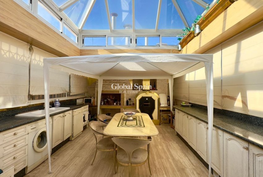 Odsprzedaż - PENTHOUSE -
TORREVIEJA - Center