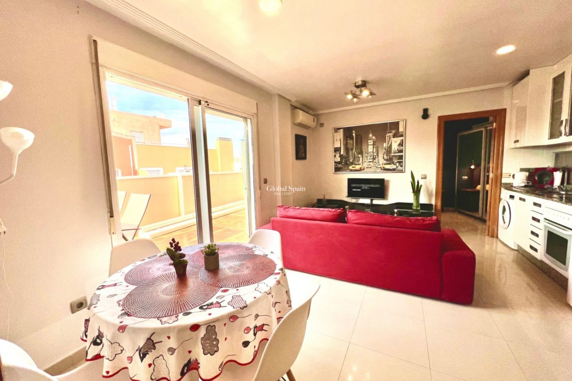 Odsprzedaż - PENTHOUSE -
TORREVIEJA - Center