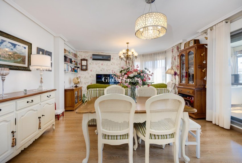 Odsprzedaż - PENTHOUSE -
TORREVIEJA - Center